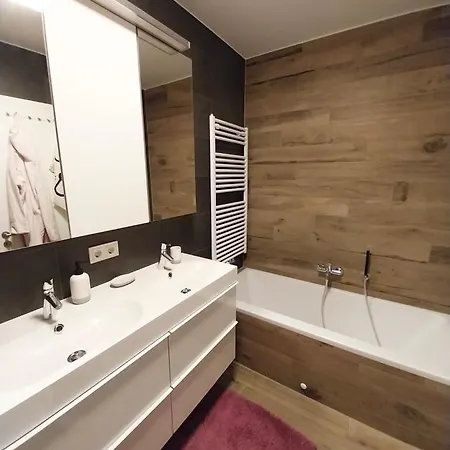 Two Bedroom Featuring Terrace And Parking 룩셈부르크