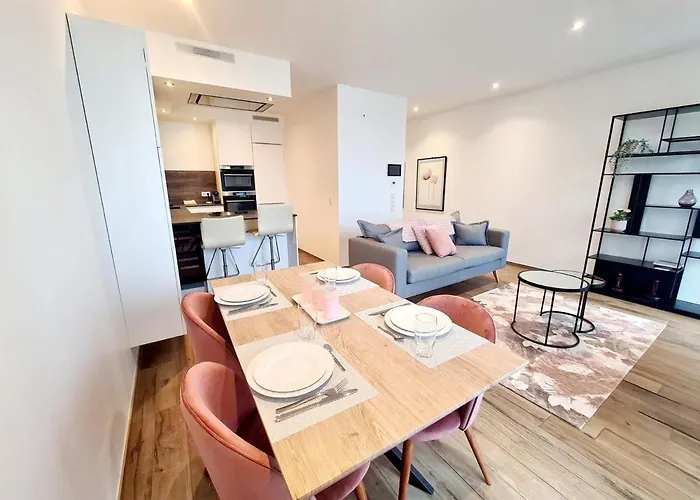 Апартаменты Two Bedroom Featuring Terrace And Parking *